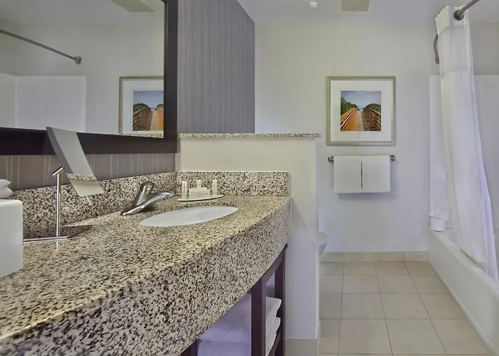 Courtyard By Marriott Stuart Hotel