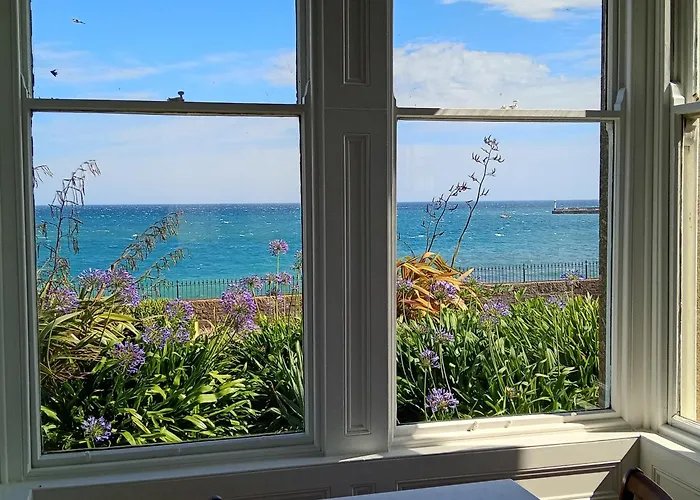 Mount Royal - Penzance Bed & Breakfast