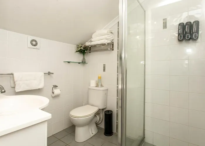 Ainslie Manor Guest House Redcliffe