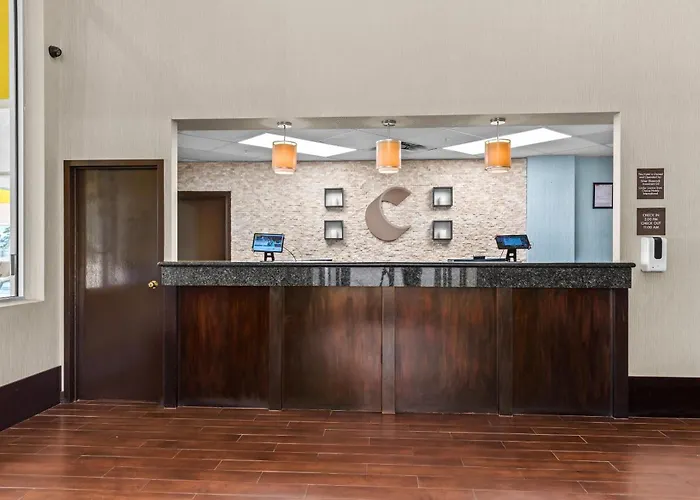 Comfort Inn & Suites Airport South YYC