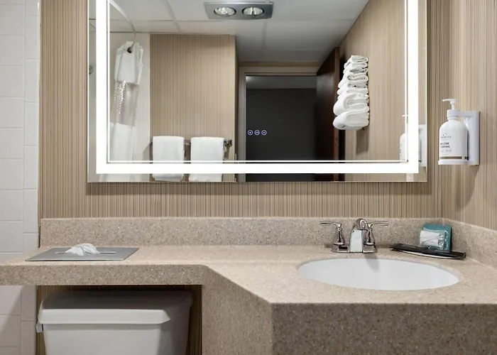 Ramada By Wyndham Grand Forks Hotel
