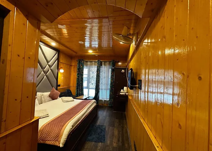 Pine View Hotel Gulmarg