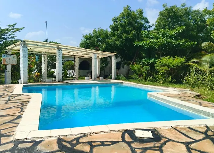 Fred Hunter Villa Tiwi