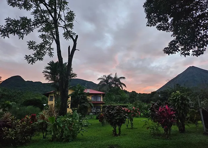 Yellow Tree Suites La Fortuna