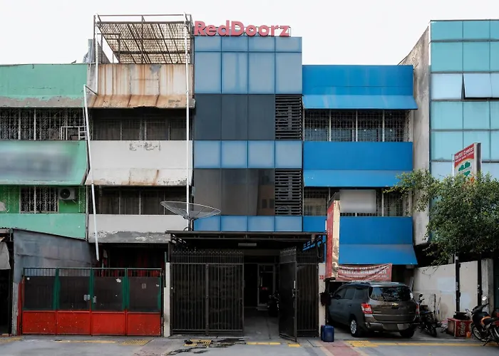 RedDoorz @ Jalan Biak Roxy Jakarta