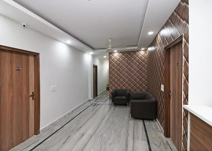 Capital O Esscon House Near Payal Cinema Hotel Gurgaon