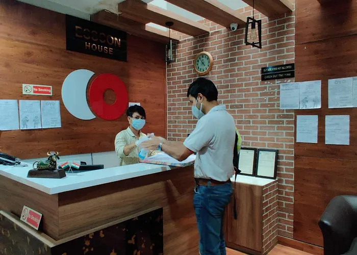 Capital O Esscon House Near Payal Cinema Hotel Gurgaon