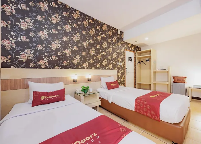RedDoorz Premium near Bandung Station Hotel