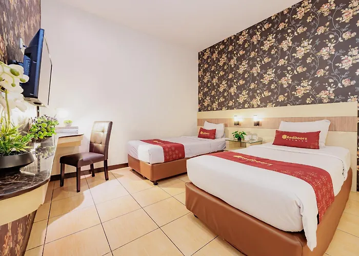 RedDoorz Premium near Bandung Station Hotel