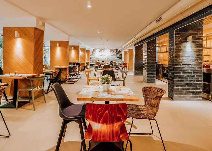 Ibis Styles Golden Sands Roomer Hotel