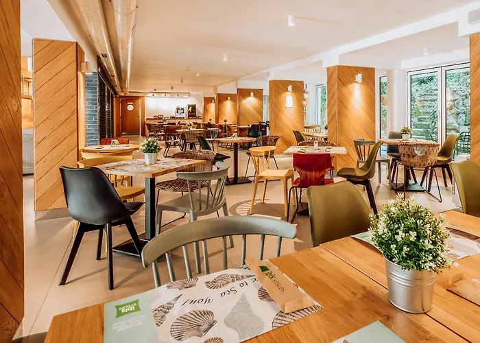 Ibis Styles Golden Sands Roomer Hotel