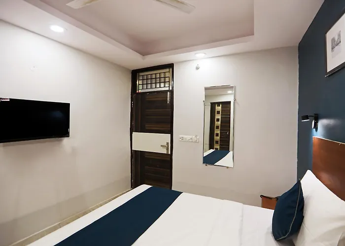 Hotel Silverkey Near Lic Building Main Rd Khoda Next To Shyam Oil Indirapuram