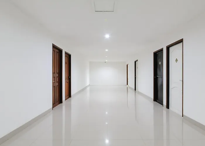 RedDoorz near Palembang Trade Center 3 Hotel