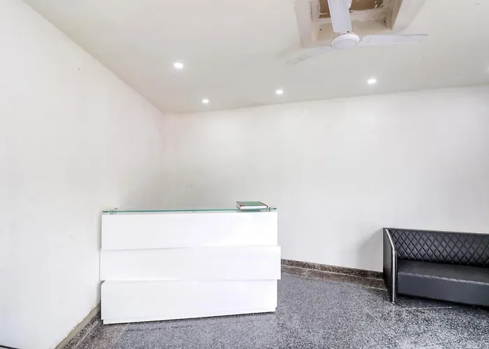 Collection O Mahavir Enclave Near Dashrath Puri Metro Station New Delhi