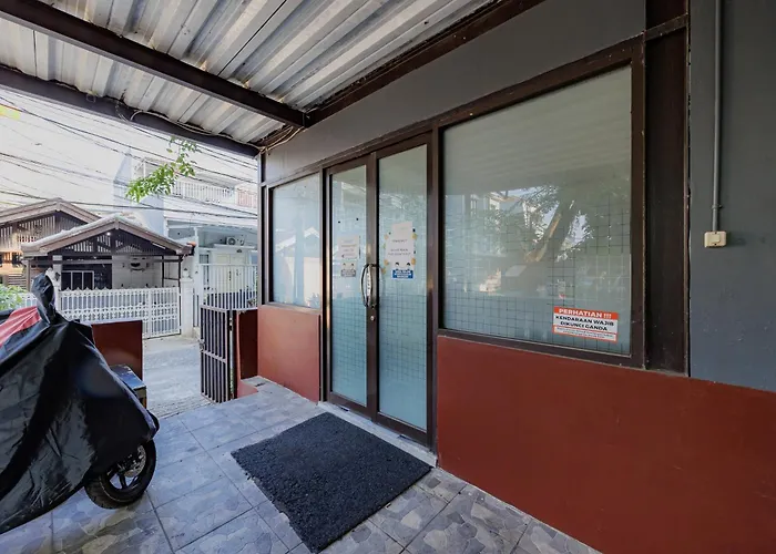 RedDoorz Plus near ITC Cempaka Mas 2 Jakarta