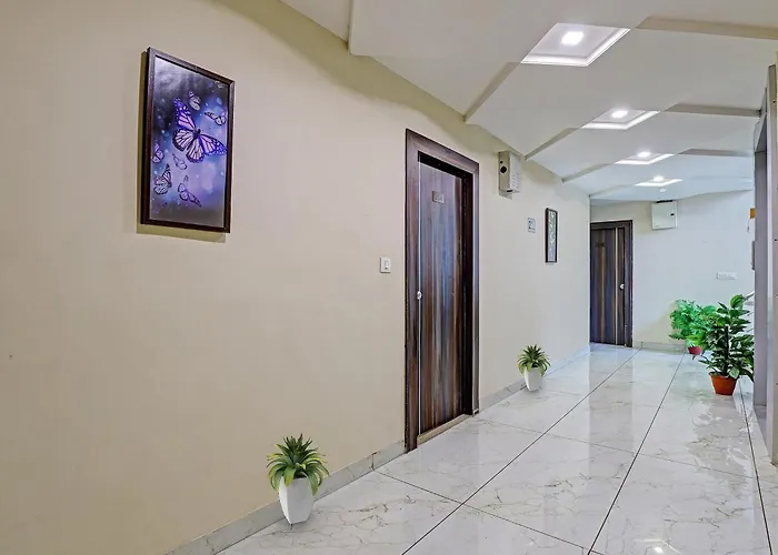 Super Collection O Hotel Raj Palace Vadodara