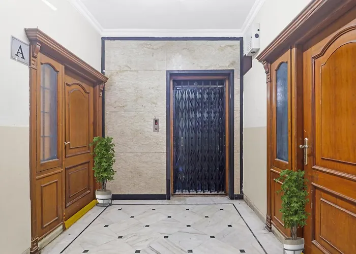 Capital O Samrat Palace Near Nampally Station Hyderabad