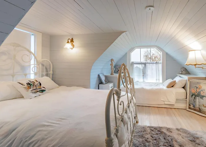 The Cottage And Castle Chemainus