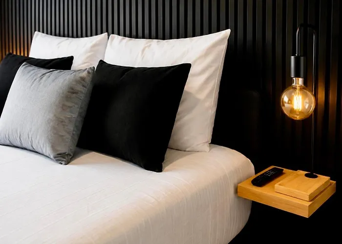 Charleroi Brussels Airport White Castle Bed and Breakfast
