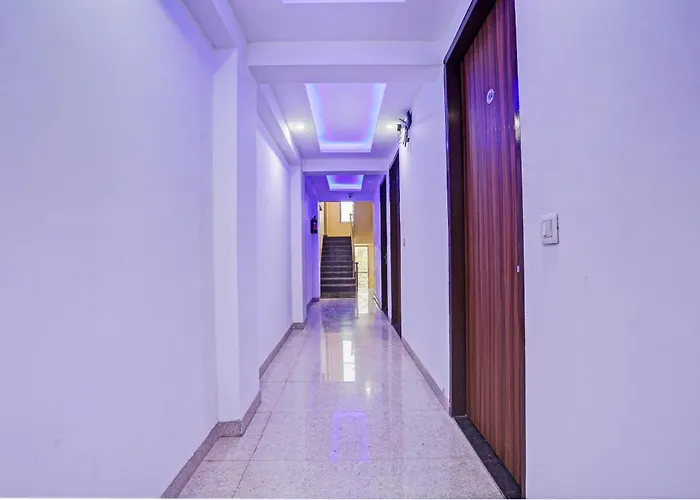 Hotel O Tree House New Delhi