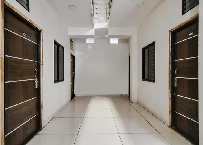 Hotel O Green Park Indore