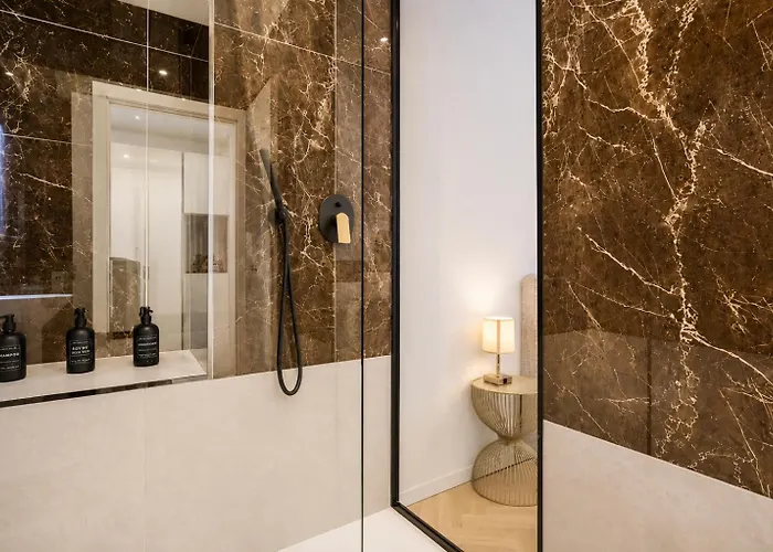 Hotel B And G San Babila- Luxury In The Heart Of Milano - Design District