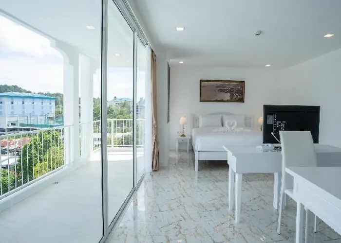 B2 Phuket Premier Hotel