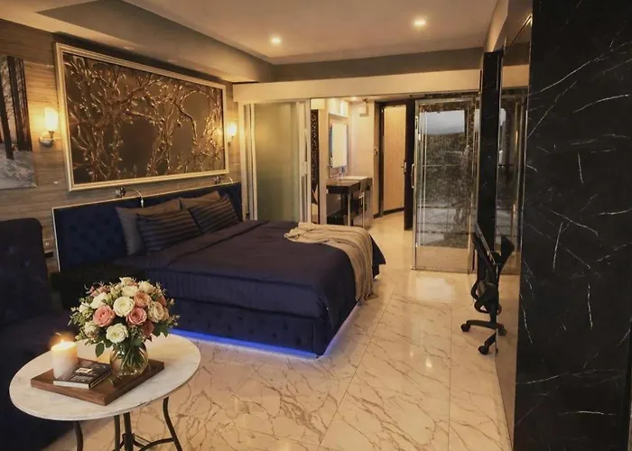 The Globe Hotel, Bar & Restaurant Pattaya