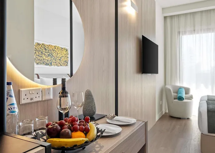 Mercure Larnaca Finikoudes Beach