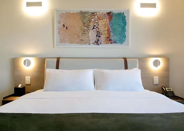 Mercure Larnaca Finikoudes Beach