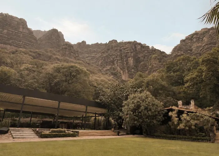 Hotel Bajo La Montaña Tepoztlán
