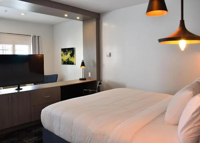 Hotel Bella Jersey Village