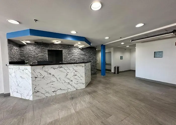 Super 8 By Wyndham Fargo Airport Hotel