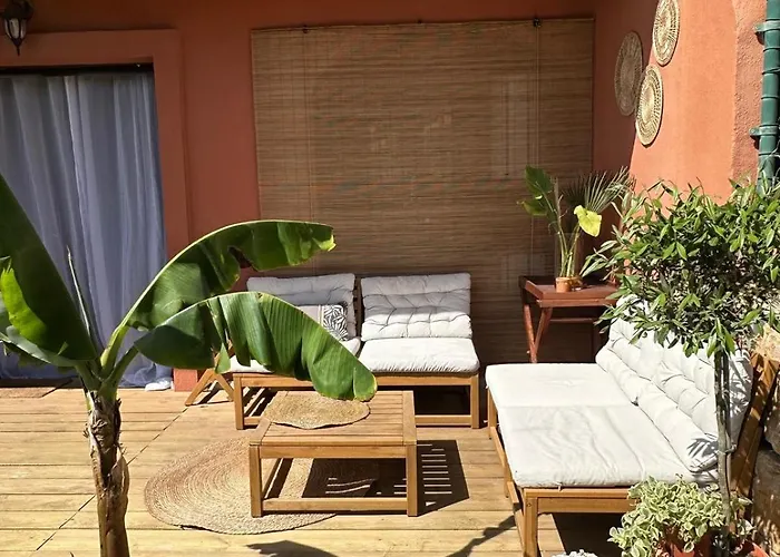 COSTA GALERA Apartamento con piscinas jardín y un baño cercano a la playa Estepona