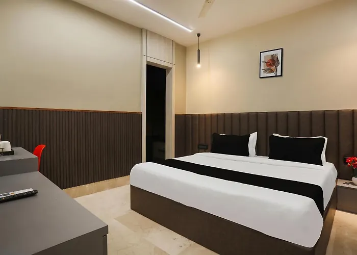 Super Townhouse Oak Hisar Hotel