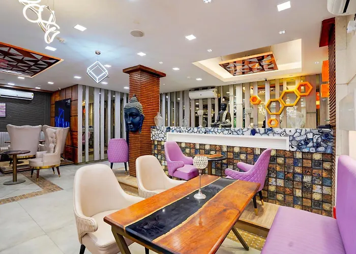Super Townhouse Status By Sbg Near Anand Vihar Vaishali Metro Station Hotel Ghaziabad