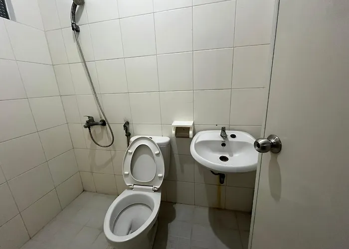 Spot On 94142 Al Fatih Residence Syariah 2 Jakarta