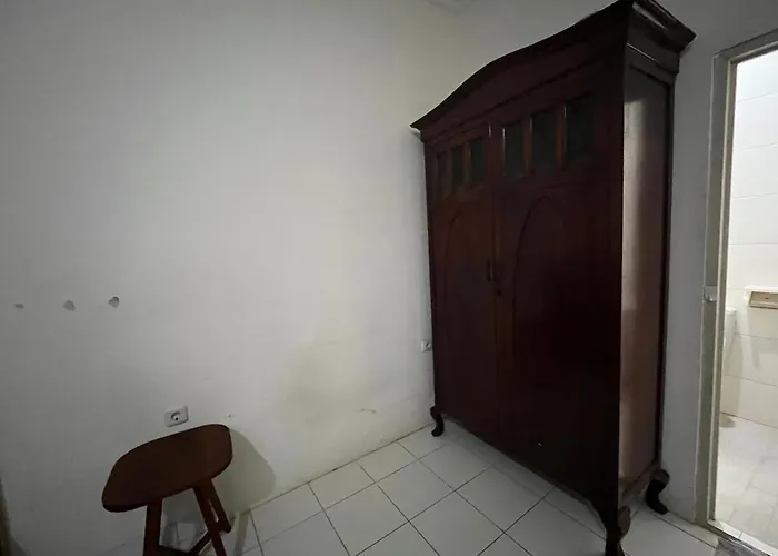 Spot On 94142 Al Fatih Residence Syariah 2 Jakarta