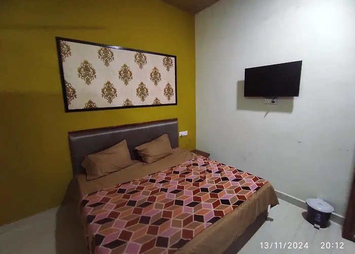 Braj Dhaam 89792Hariom16956 Hotel Mathura