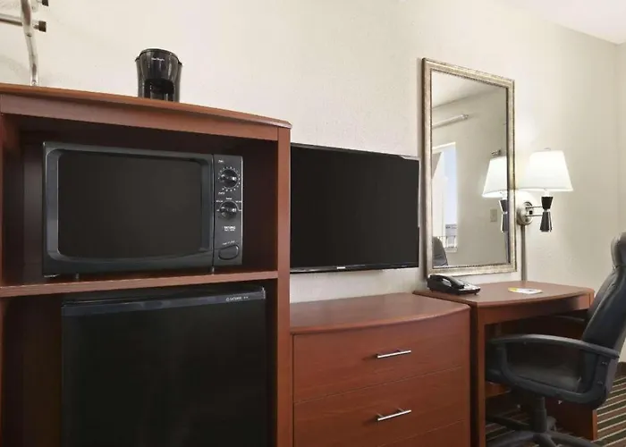 Days Inn By Wyndham Champaign/Urbana