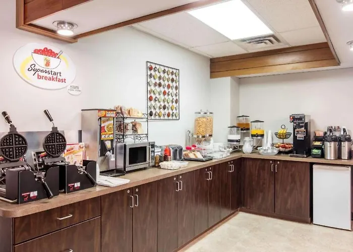Super 8 By Wyndham Innisfail
