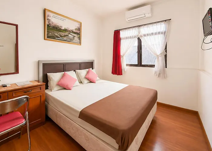 Cozy Homestay Syariah Mitra RedDoorz Bandung