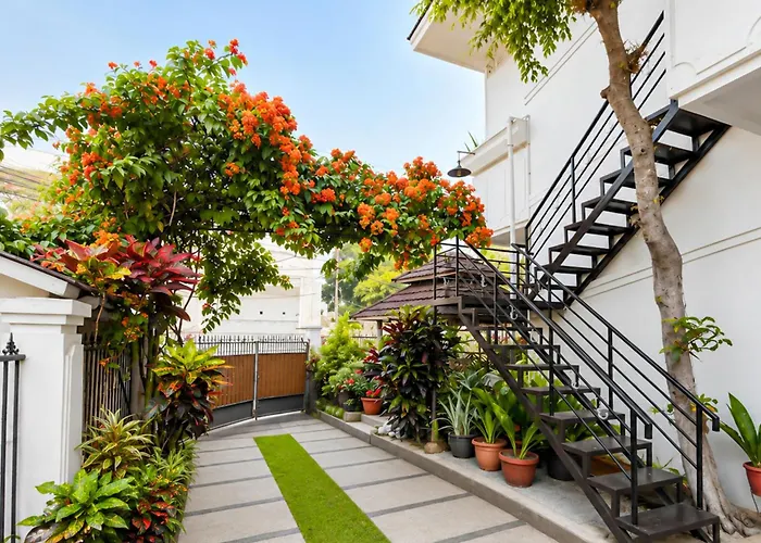 Cozy Homestay Syariah Mitra RedDoorz Bandung