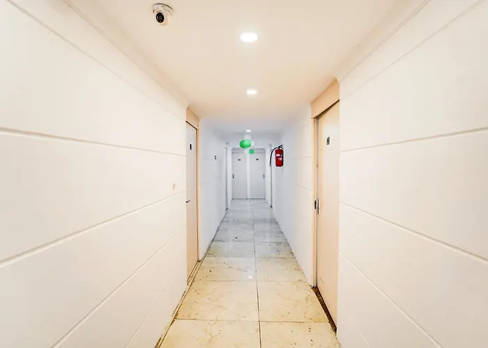 Hotel O Saffron-Blu Residence New Delhi