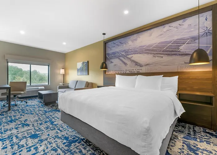 Best Western Plus Marquette Hotel & Suites