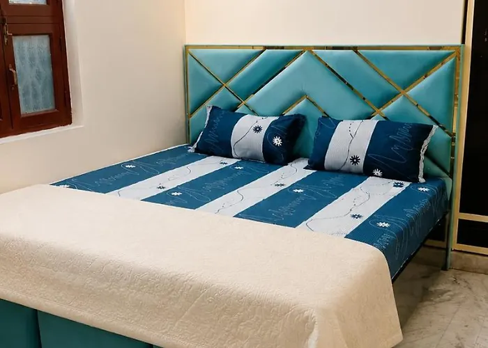 Bankey Bihari Spiritual Stay Vrindavan