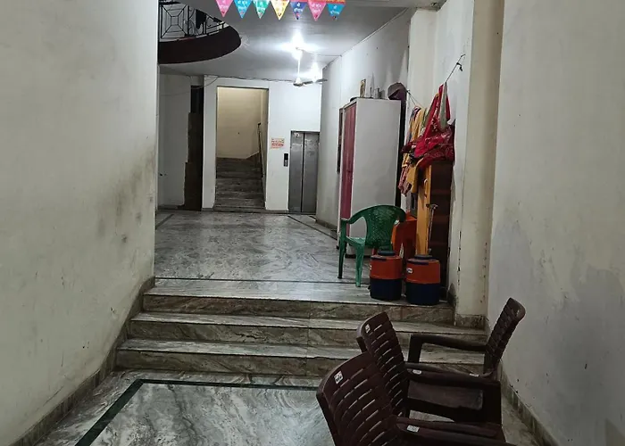 Bankey Bihari Spiritual Stay Vrindavan