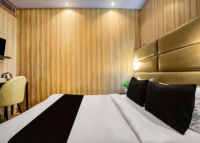 Super Hotel O Vivekanand Marg Prayagraj