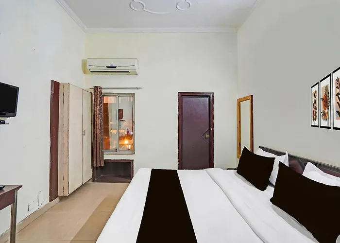 Super Collection O Race Course Dehradun Hotel