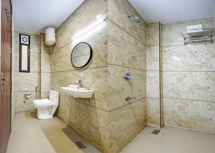 Hotel Ashram View With Luxury Near Nizamuddin Railway Station New Delhi